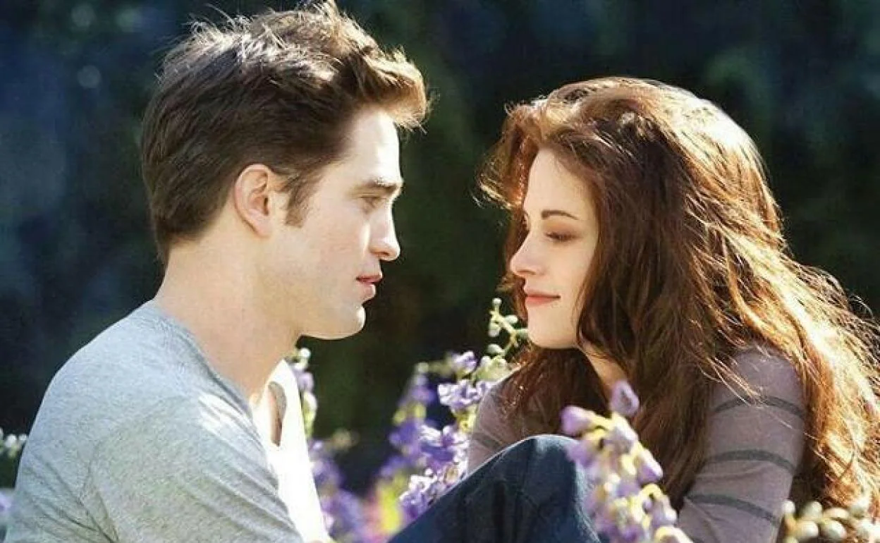 Robert Pattinson y Kristen Steward como Edward Cullen y Bella Swan. 