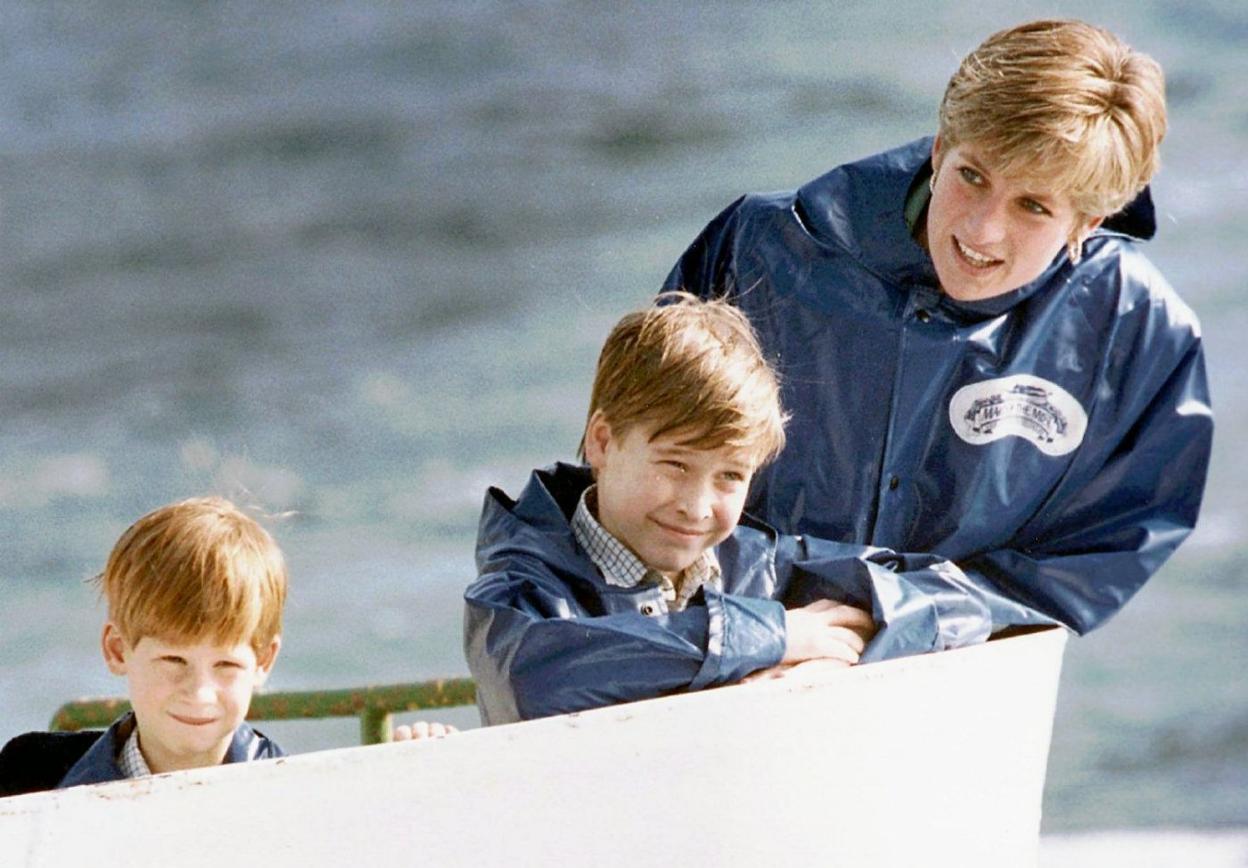 Lady Di, con sus hijos Guillermo y Enrique en las cataratas del Niágara en 1991. 