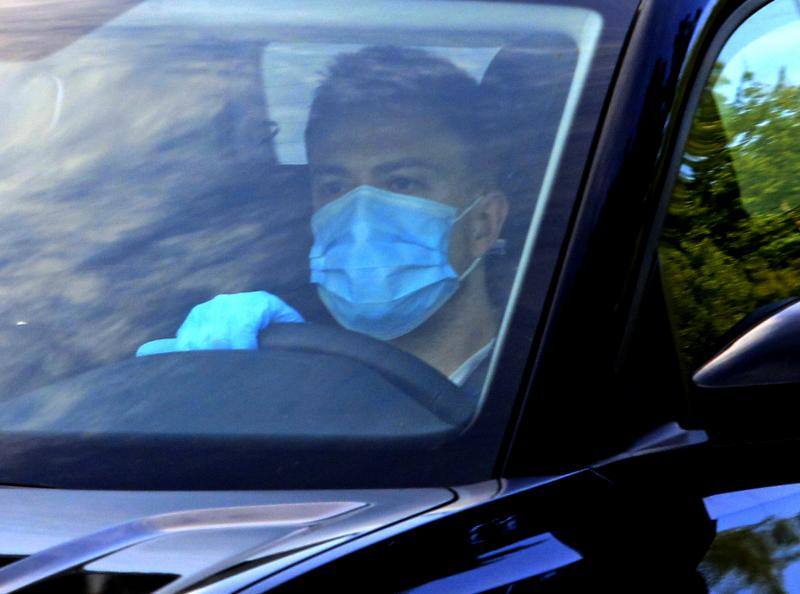 Lo hacen tras realizar ya los test de detección del coronavirus. La plantilla acudió a las instalaciones con mascarillas protectoras. 