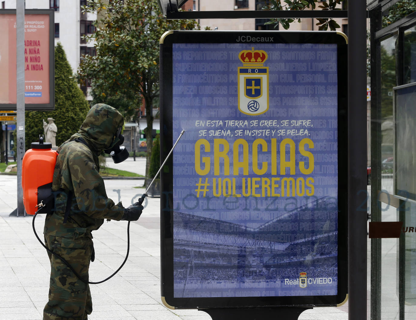 Desde que se decretó el estado de alarma en todo el territorio nacional por la pandemia del coronavirus, los militares han desarrollado labores de limpieza y desinfección alrededor de todo el Principado de Asturias. 