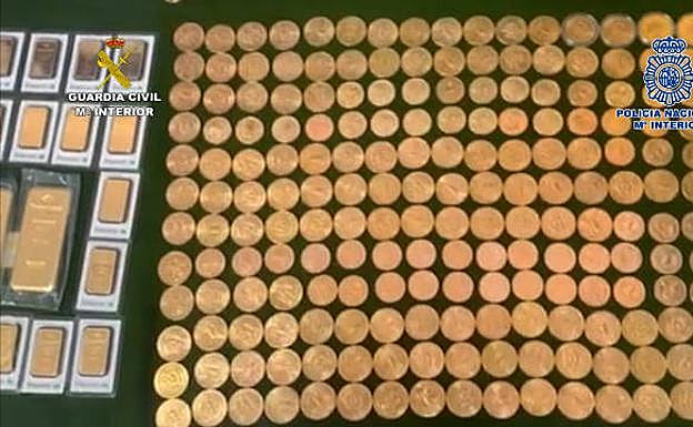 Imagen principal - Cae una banda de narcos que operaba en Asturias y que tenía dos millones de euros en lingotes y joyas