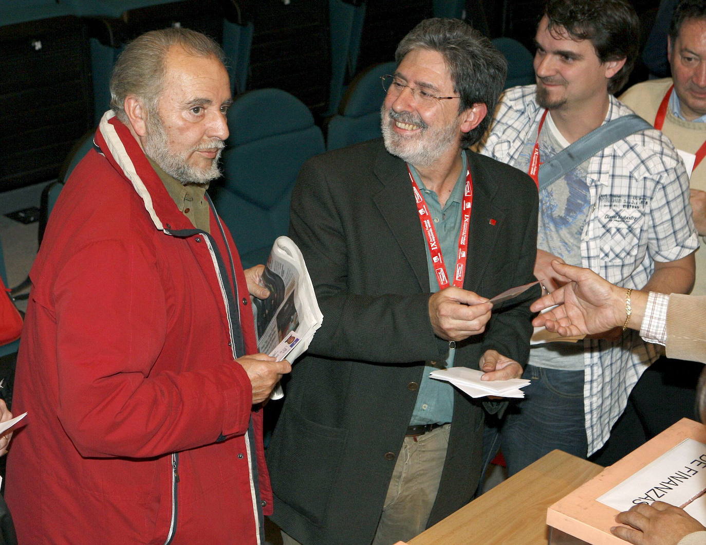 Julio Anguita, excoordinador federal de Izquierda Unida, de 78 años, ha fallecido tras sufrir una parada cardiaca