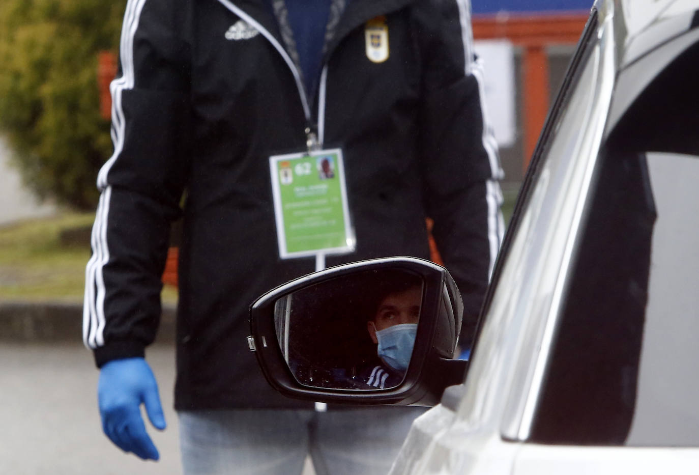 Los jugadores azules vuelven a los entrenamientos en tandas de dos grupos de seis futbolistas, y en dos campos diferentes de la instalación ovetense.