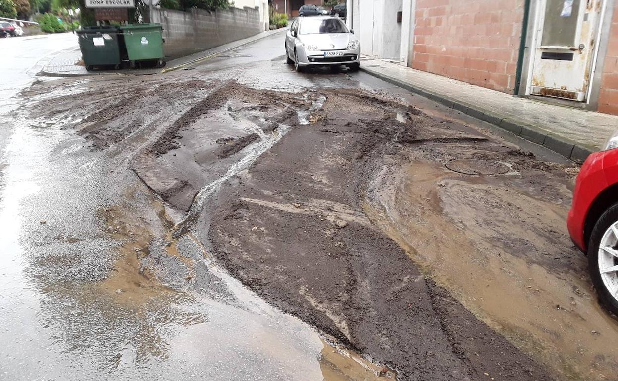 Las tormentas causan inundaciones en Vegadeo e incomunican dos pueblos de Belmonte de Miranda