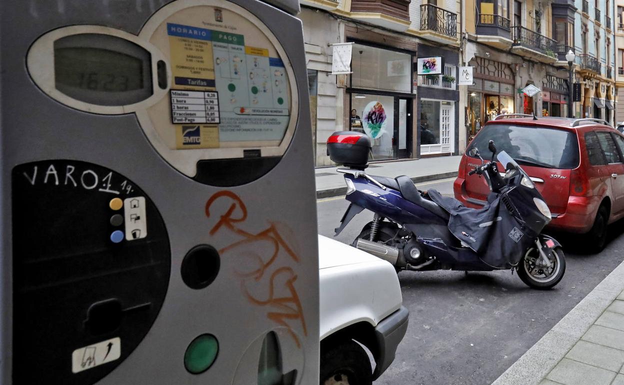 Dispositivo para abonar el pago de la zona azul en Gijón. 