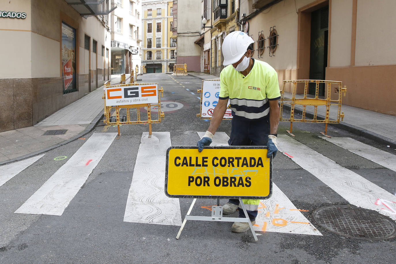 Después de casi dos meses de confinamiento por el coronavirus, las medidas de aislamiento se están relajando en Asturias. El Principado entra este lunes en la fase 1 de la desescalada, aunque continúan vigentes las franjas horarias para pasear y para hacer deporte en la calle. 