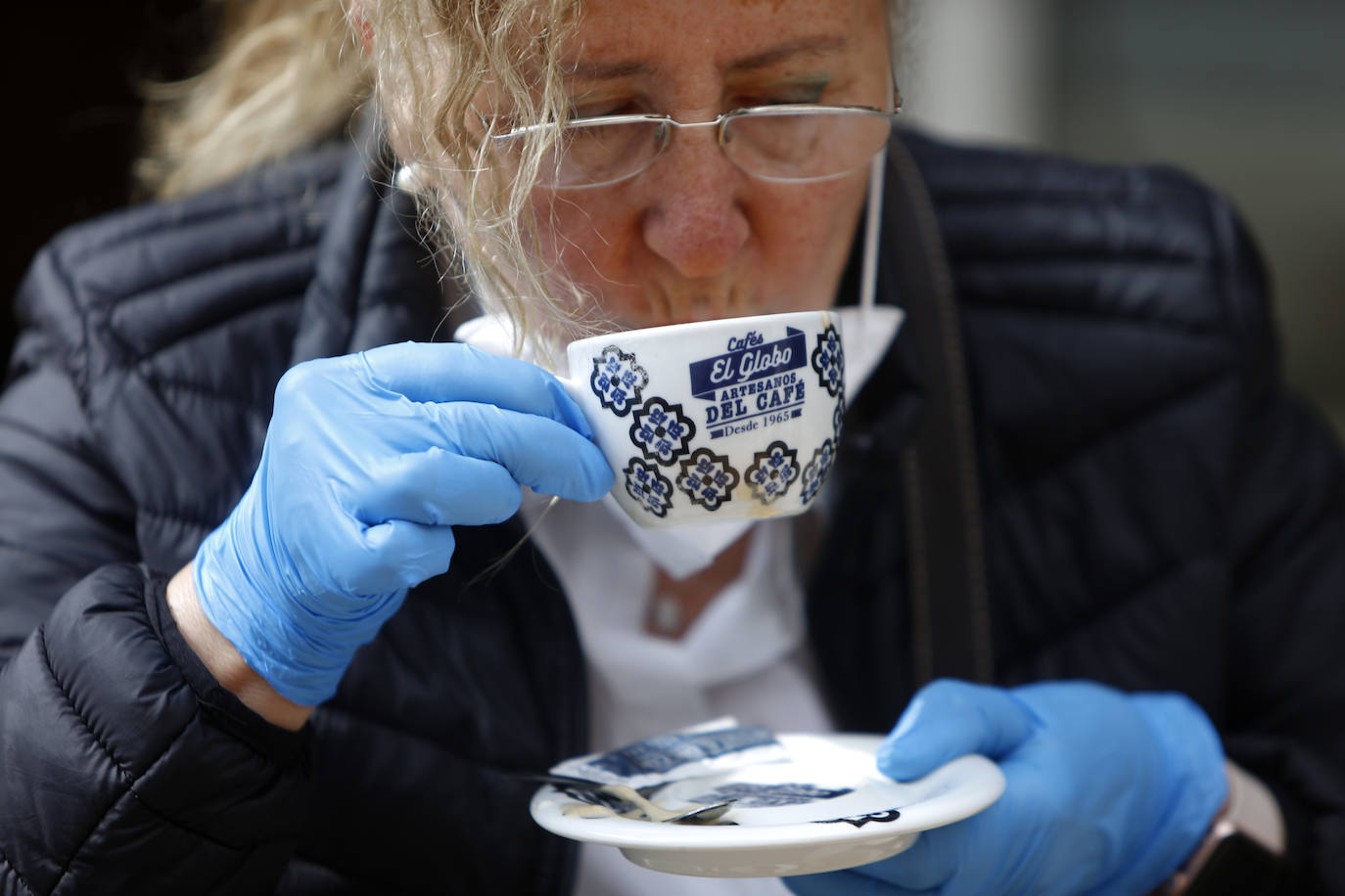 Oviedo disfrutó de la apertura de las terrazas de bares y cafeterías durante el primer día de la región en la Fase 1 de la desescalada.
