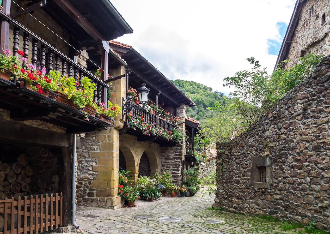 4. Bárcena Mayor (Cantabria)