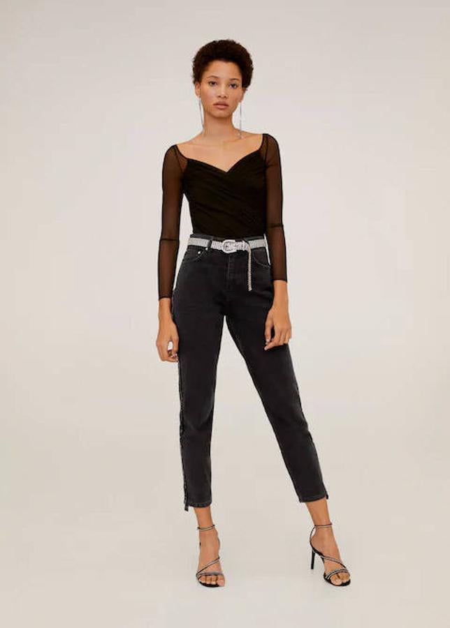 Jeans mom fit con banda lateral de Mango, 29,99 euros.