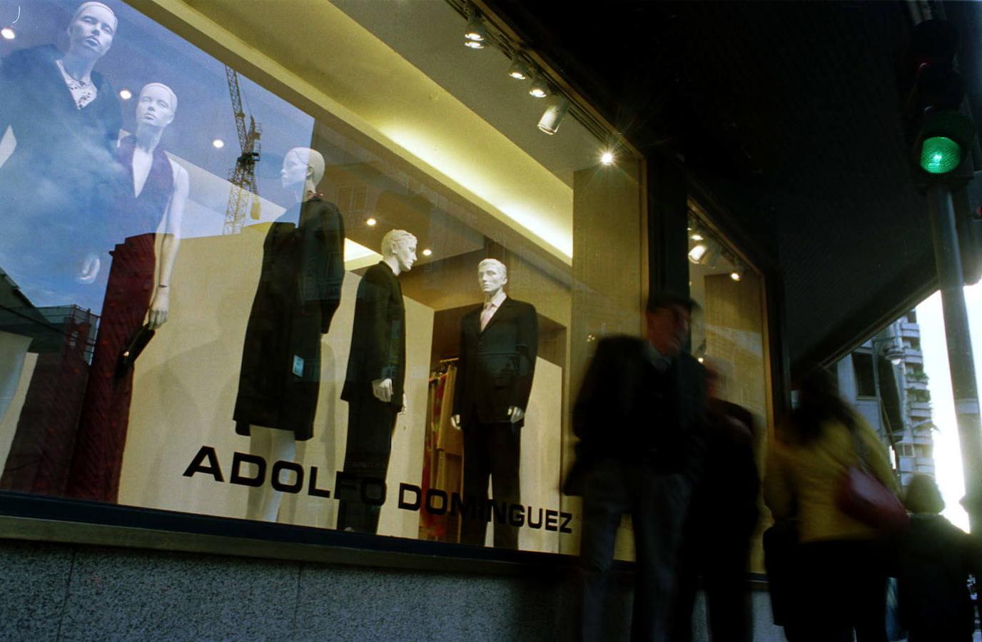 El escaparate una de sus tiendas en Orense.