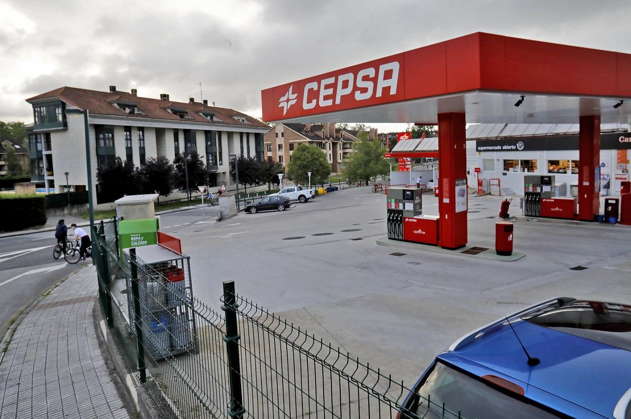 La última gasolinera abierta en Gijón, en Viesques. 
