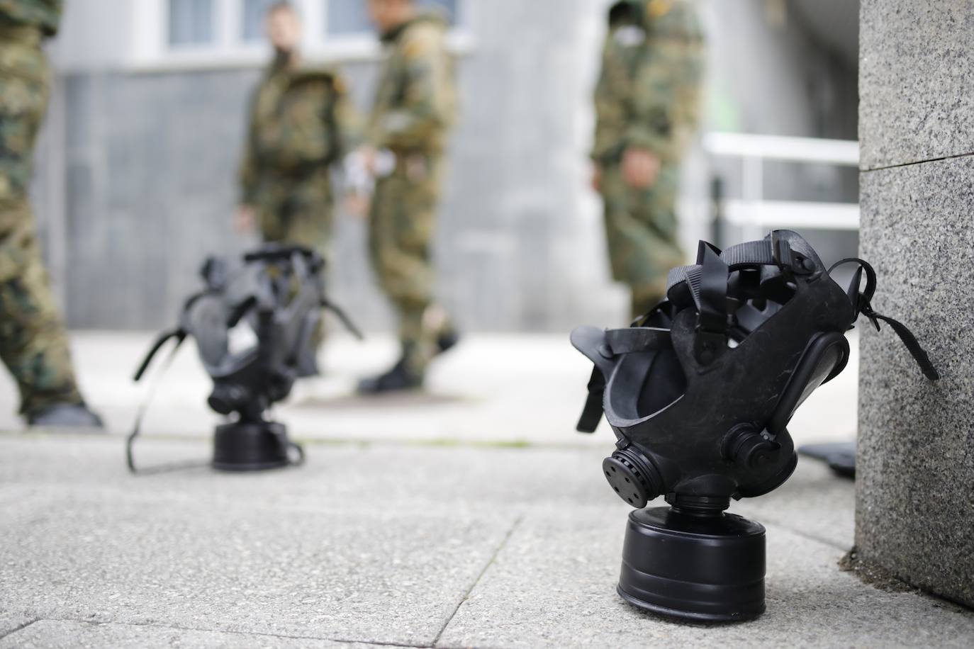 16 de abril. Langreo | Militares del Ejército de Tierra procede a la desinfección de la residencia Nuestra Señora del Fresno, en Langreo. 
