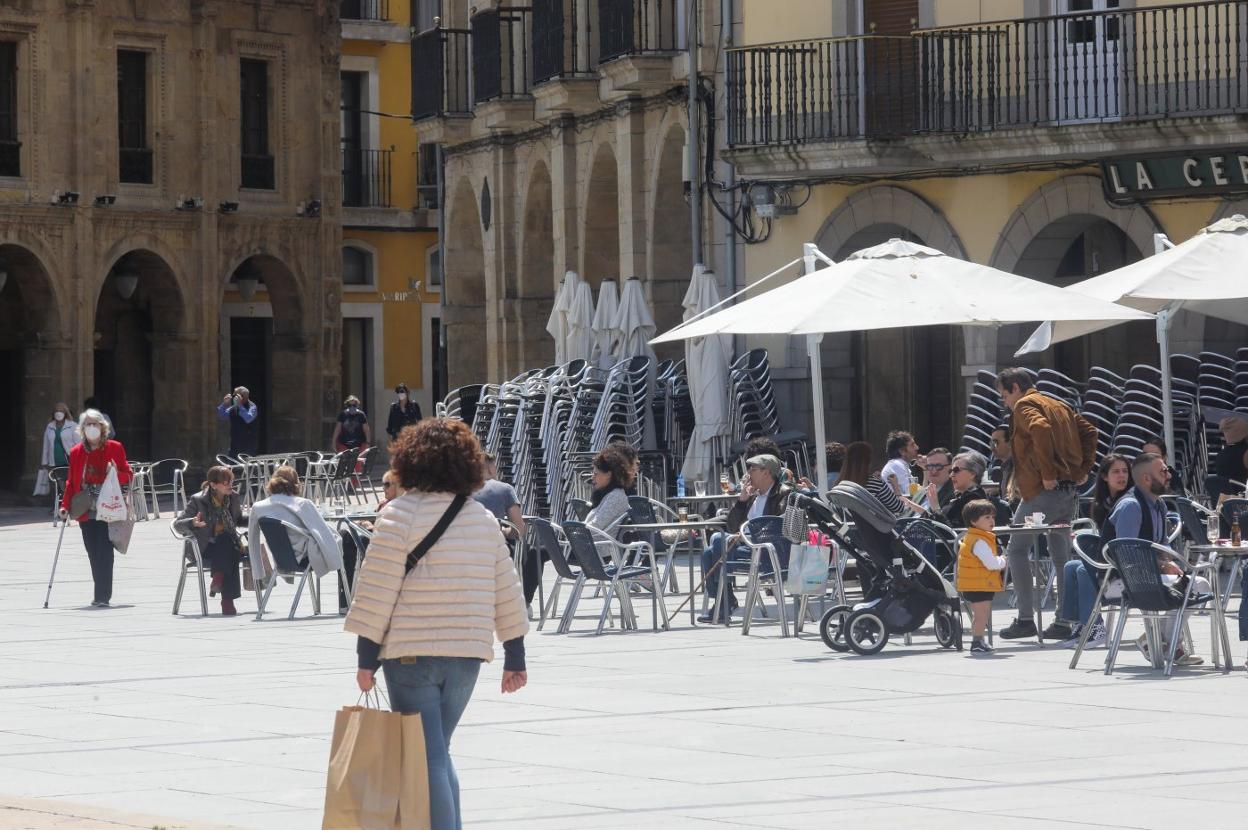 El sector comercial y hostelero lanzan sus propuestas para paliar la crisis en la ciudad. 