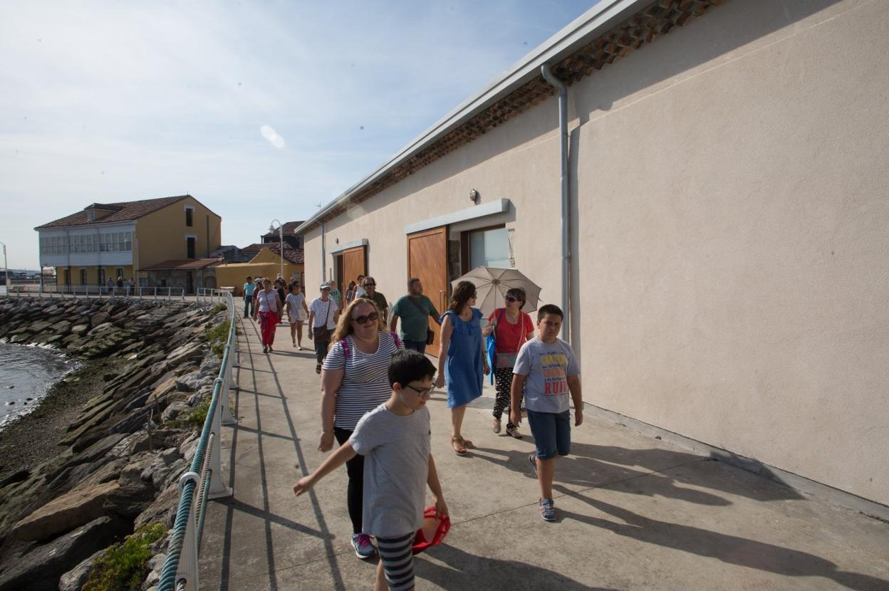 Visitantes al Espacio Portus en los primeros días tras su inauguración en el mes de agosto del año pasado. 