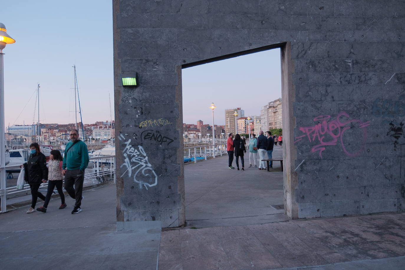 Fotos: Las pintadas vuelven a las calles de Gijón