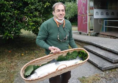 Imagen secundaria 1 - Campanu Asturias 2020 | Íñigo Amantegui saca el campanu en el Narcea