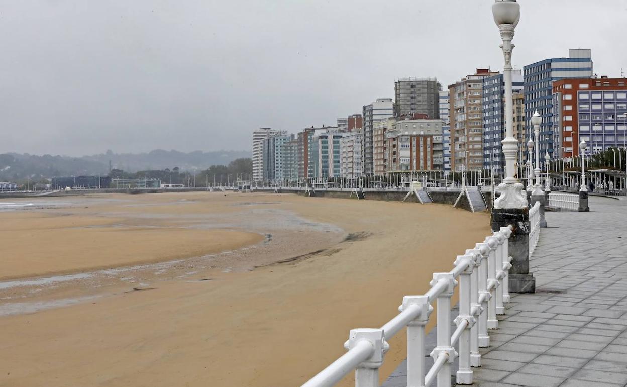 Lo bonito del Muro es caminar junto al mar