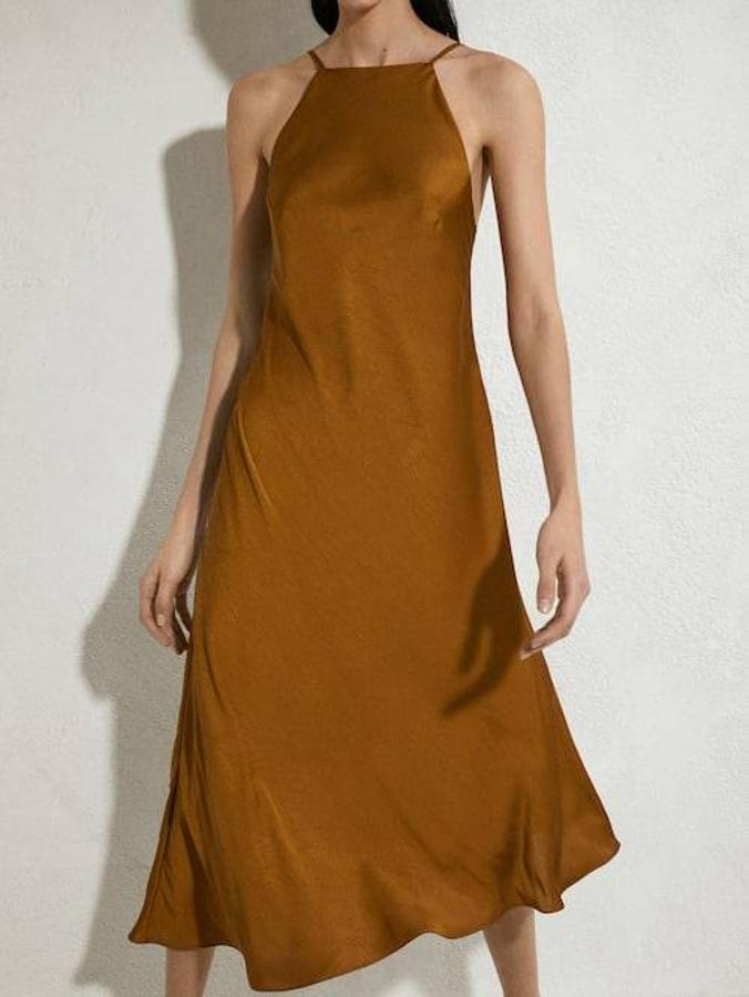 Vestido lencero con bajo irregular y efecto lavado de Massimo Dutti, 99,95 euros.