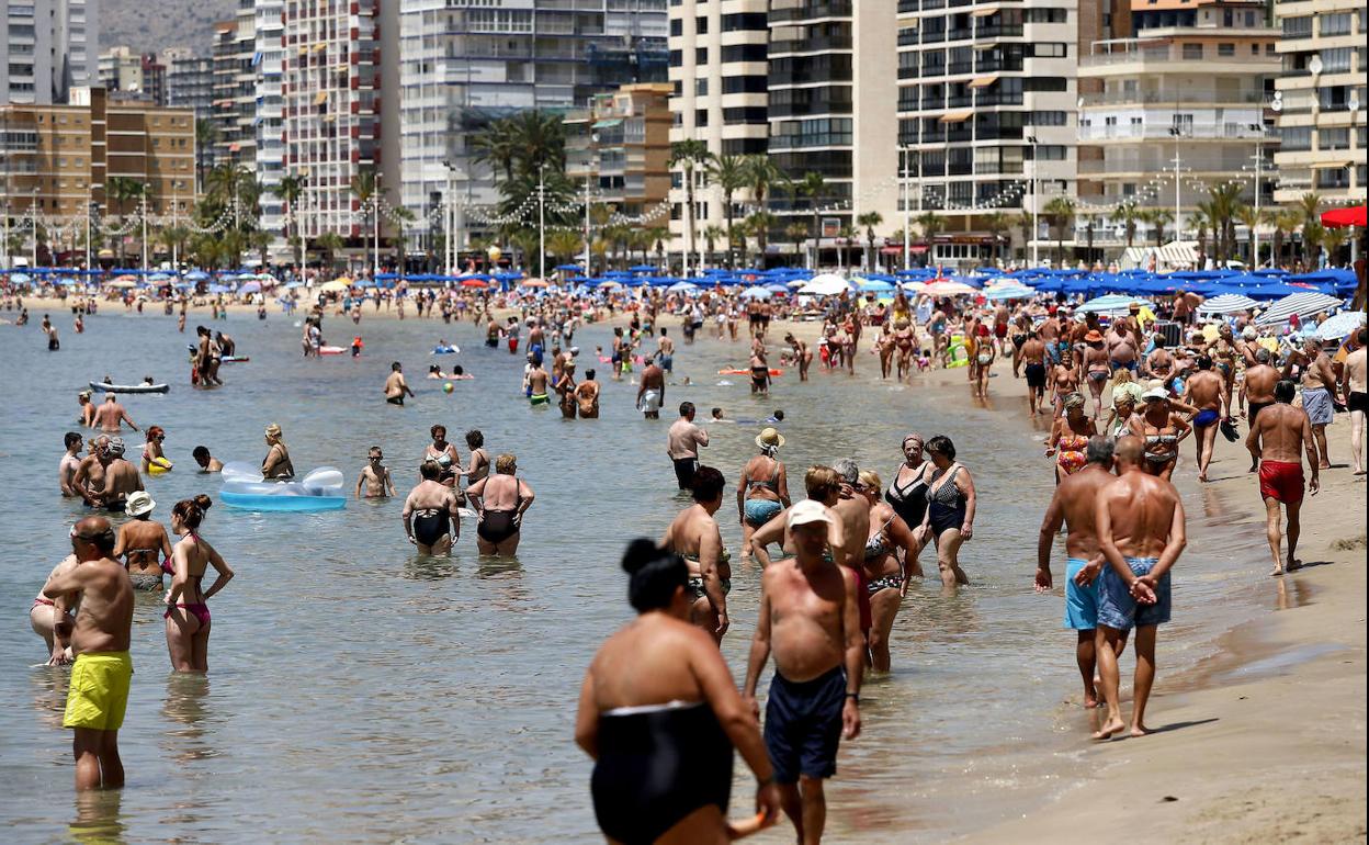 La playa de Benidorm el verano pasado.