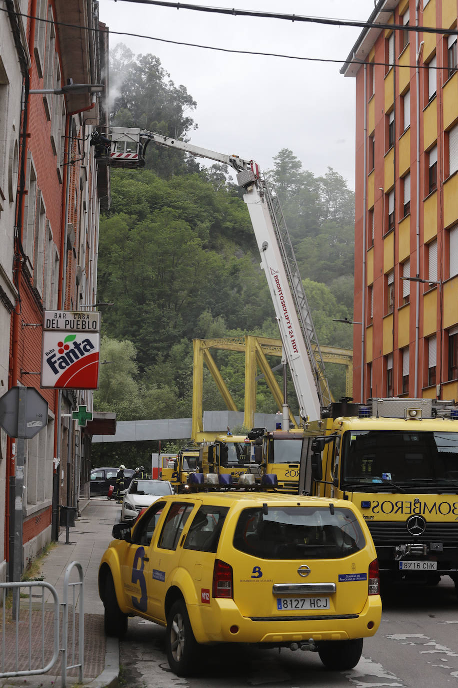Policía Municipal y bomberos tuvieron que desalojar el inmueble. 