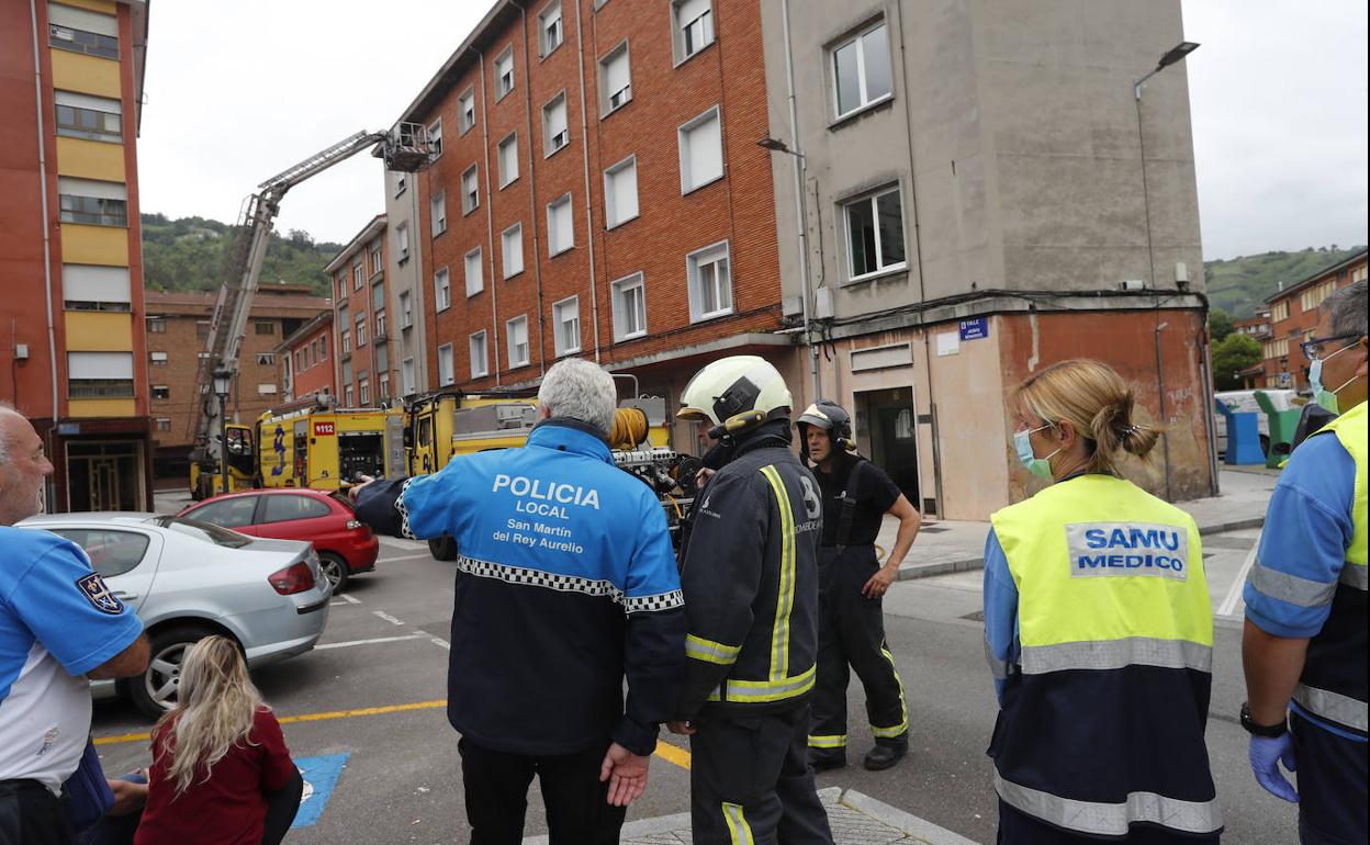 Policía Municipal y bomberos tuvieron que desalojar el inmueble. 