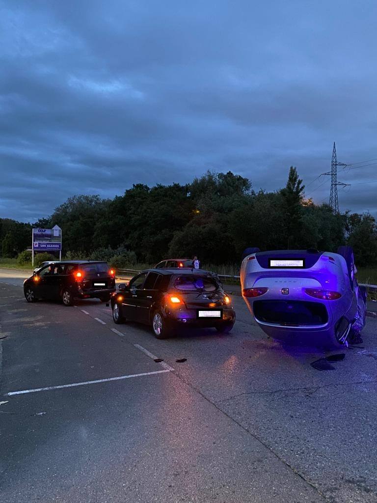 Fotos: Cinco coches implicados en un accidente en La Fresneda