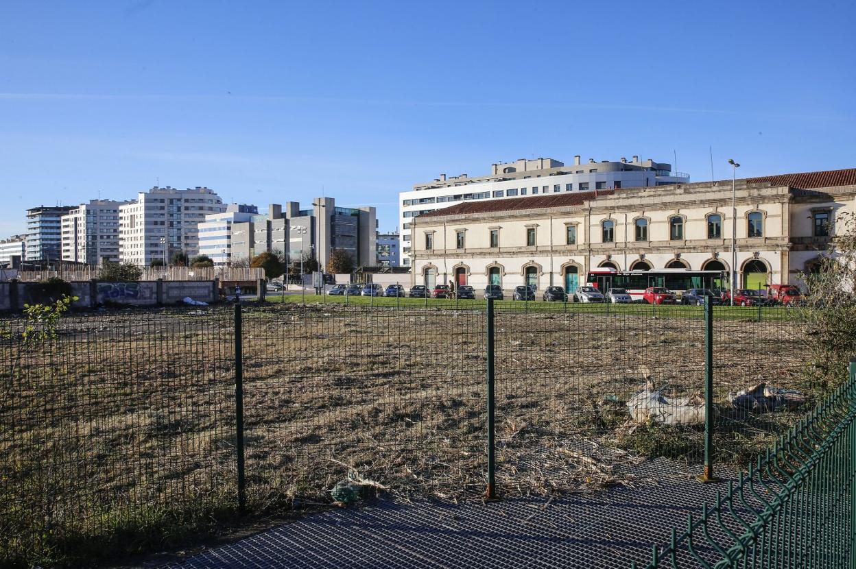 Terrenos junto al Museo del Ferrocarril, una de las opciones para la estación intermodal. 