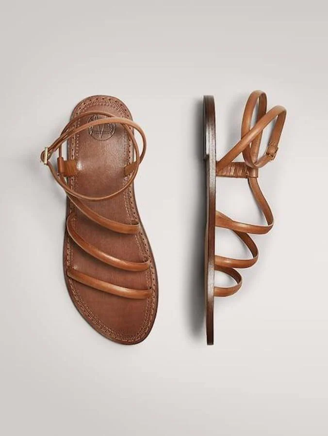 Sandalia plana de tiras de Massimo Dutti, 59,95 euros.