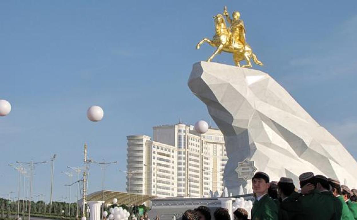 Turkmenistán, la dictadura más extravagante del mundo