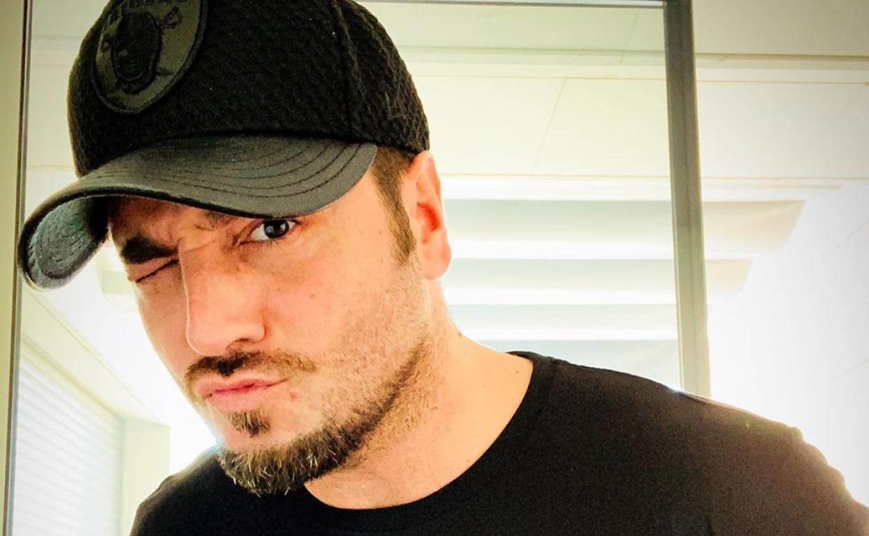 David Bustamante está confinado con Yana Olina. 