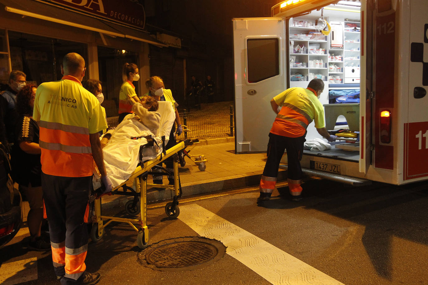 Un incendio originado en la noche de este sábado en un edificio del Natahoyo de Gijón obligó a evacuar a parte de los vecinos. No hubo que lamentar heridos.