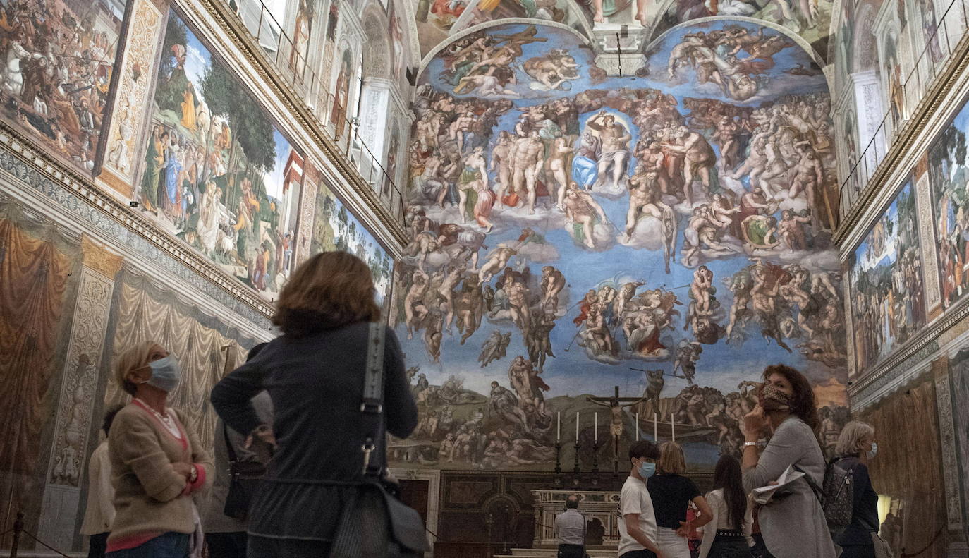 El Coliseo de Roma y algunas de las principales joyas culturales de Italia, como los Museos Vaticanos o los Uffizi de Florencia, han reabierto sus puertas después de casi tres meses de cierre por la pandemia de coronavirus, en un nuevo paso hacia la normalidad. Con la apertura del Coliseo, Italia recupera su principal símbolo, aunque lo hace en medio de un panorama inédito, sin colas de turistas y entre medidas de seguridad