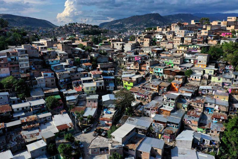 Tegucigalpa, Honduras | El coronavirus ha sacudido a gran parte del mundo. Los vecindarios superpoblados y una gran población dentro de los niveles de pobreza son un gran desafío que enfrentan los países latinoamericanos durante la pandemia global. 