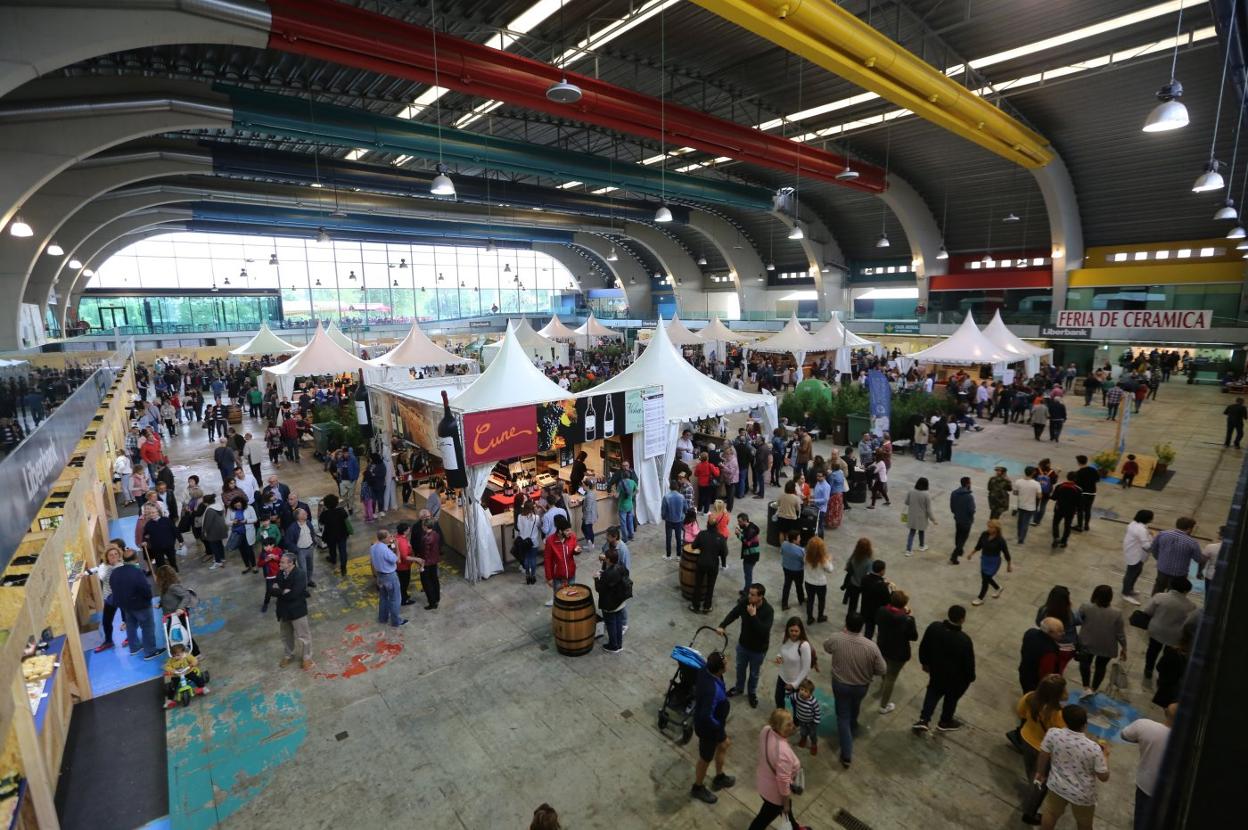 Vista general del aforo del Pabellón de La Magdalena en la celebración de la Feria del Queso y el Vino. 