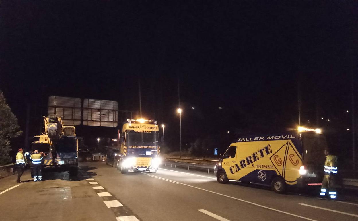 Cortada durante tres horas la A-66 para retirar un camión accidentado