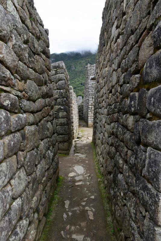 El reclamo turístico más popular de Perú volverá a recibir visitas partir de julio. Después de tres meses cerrado al público a causa de la crisis del coronavirus, las autoridades del país han anunciado un protocolo sanitario para reabrir las ruinas de Machu Picchu. 