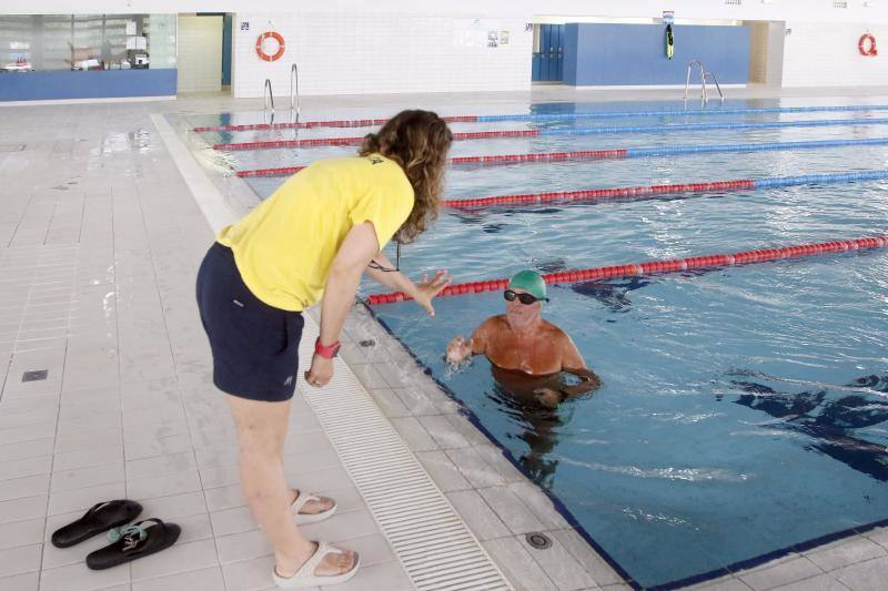 Con la recién estrenada fase 3 de la desescalada algunas piscinas del Principado, como la del Llano, en Gijón, o la del Parque del Oeste, en Oviedo, han decidido volver a abrir sus puertas. 