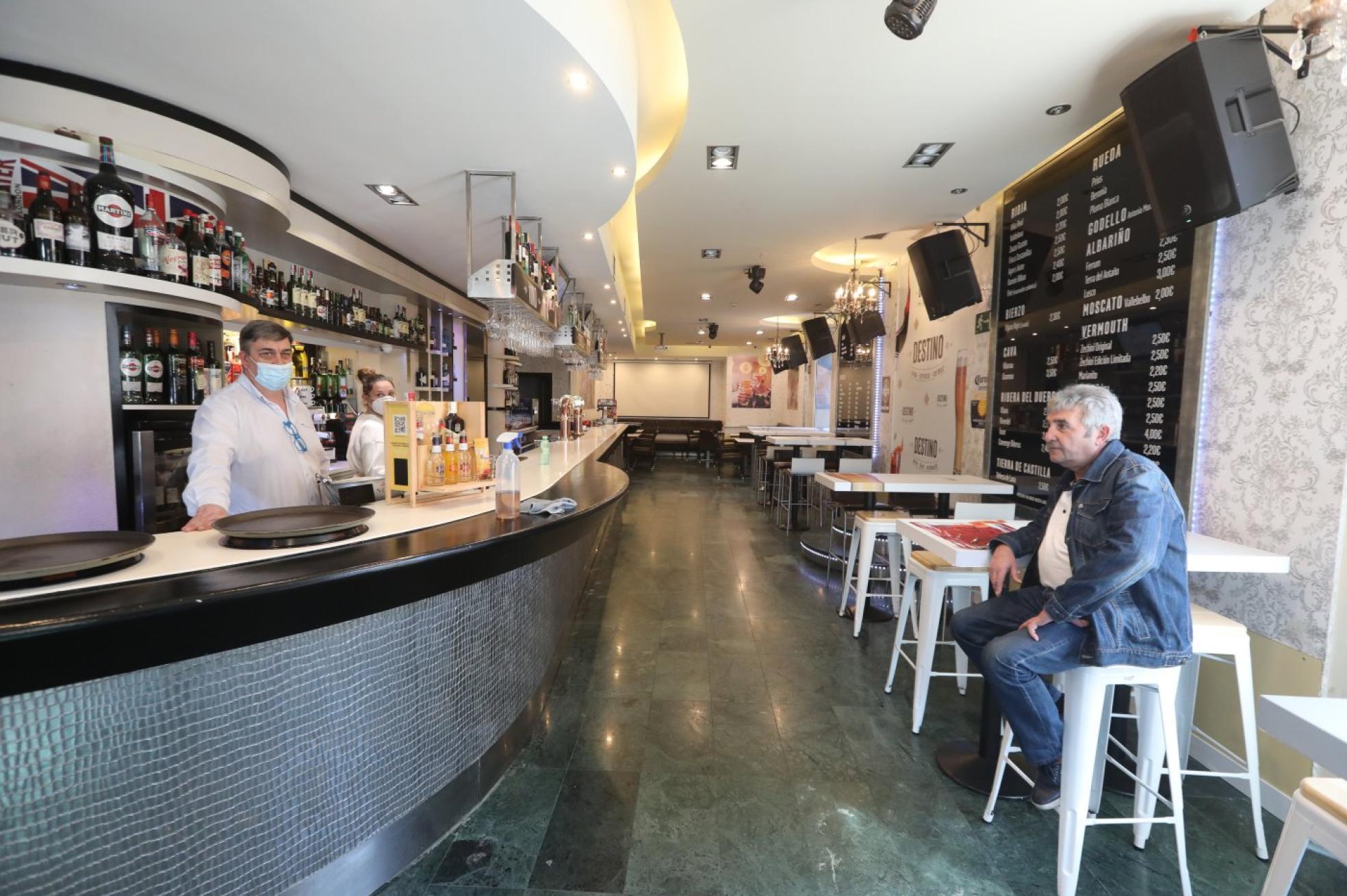 La hostelería abre las barras con muchas dudas