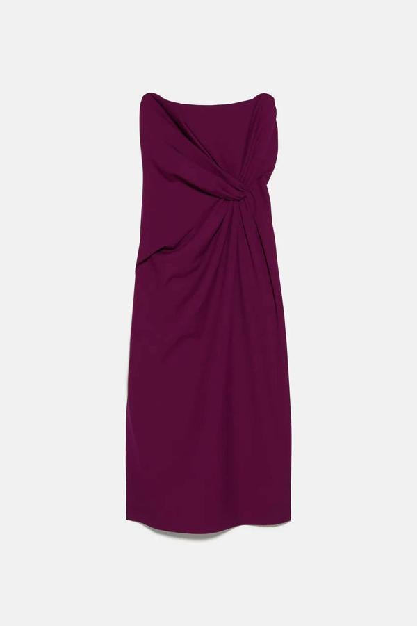 Vestido midi drapeado en color morado de Zara, 49,95 euros.