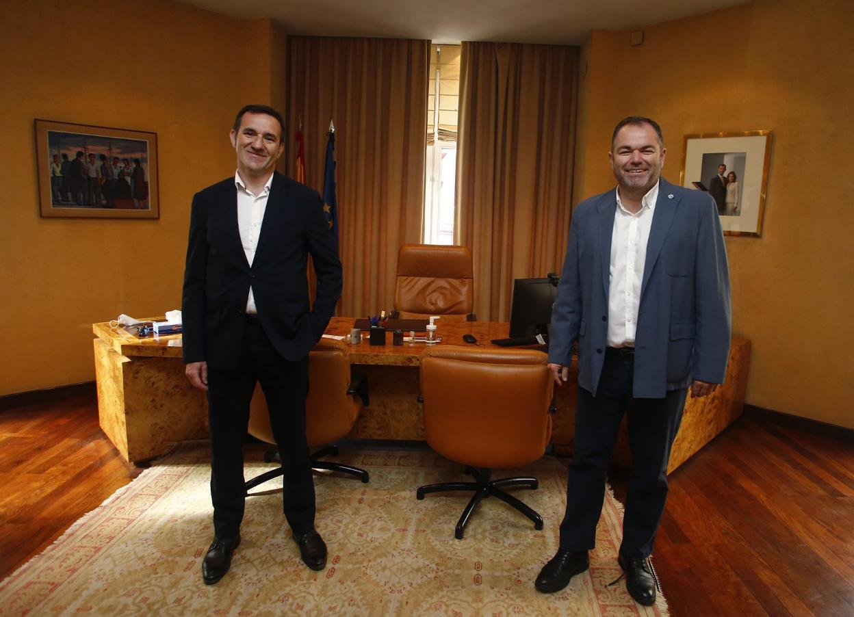 Carlos Paniceres, ayer, antes de hacer público que se apartaba de la presidencia de la Cámara. 