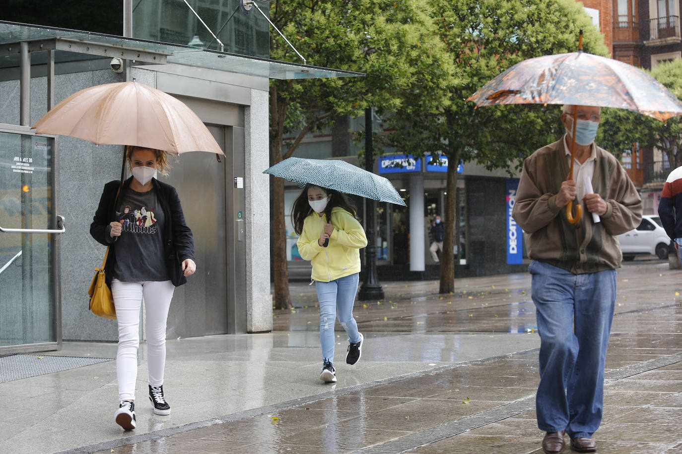 La borrasca ha hecho cambiar los termómetros y ha ocultado el sol de día precedentes. Y seguirá así hasta el fin de semana cuando se espera que se vuelvan a abrir claros.