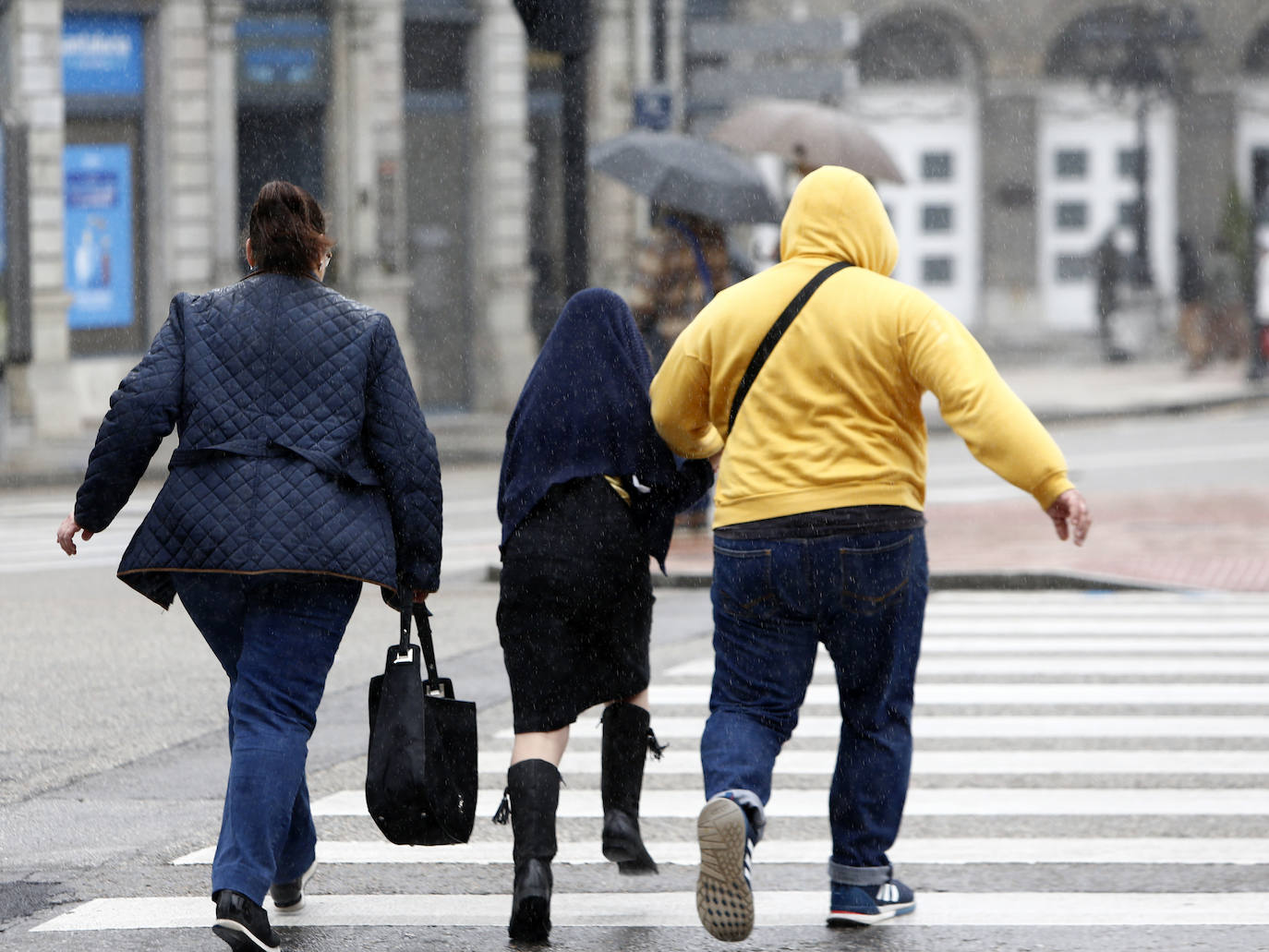 La borrasca ha hecho cambiar los termómetros y ha ocultado el sol de día precedentes. Y seguirá así hasta el fin de semana cuando se espera que se vuelvan a abrir claros.