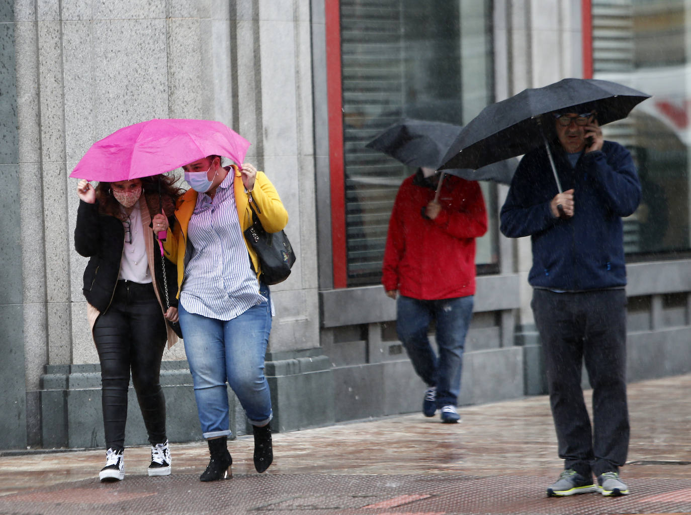 La borrasca ha hecho cambiar los termómetros y ha ocultado el sol de día precedentes. Y seguirá así hasta el fin de semana cuando se espera que se vuelvan a abrir claros.