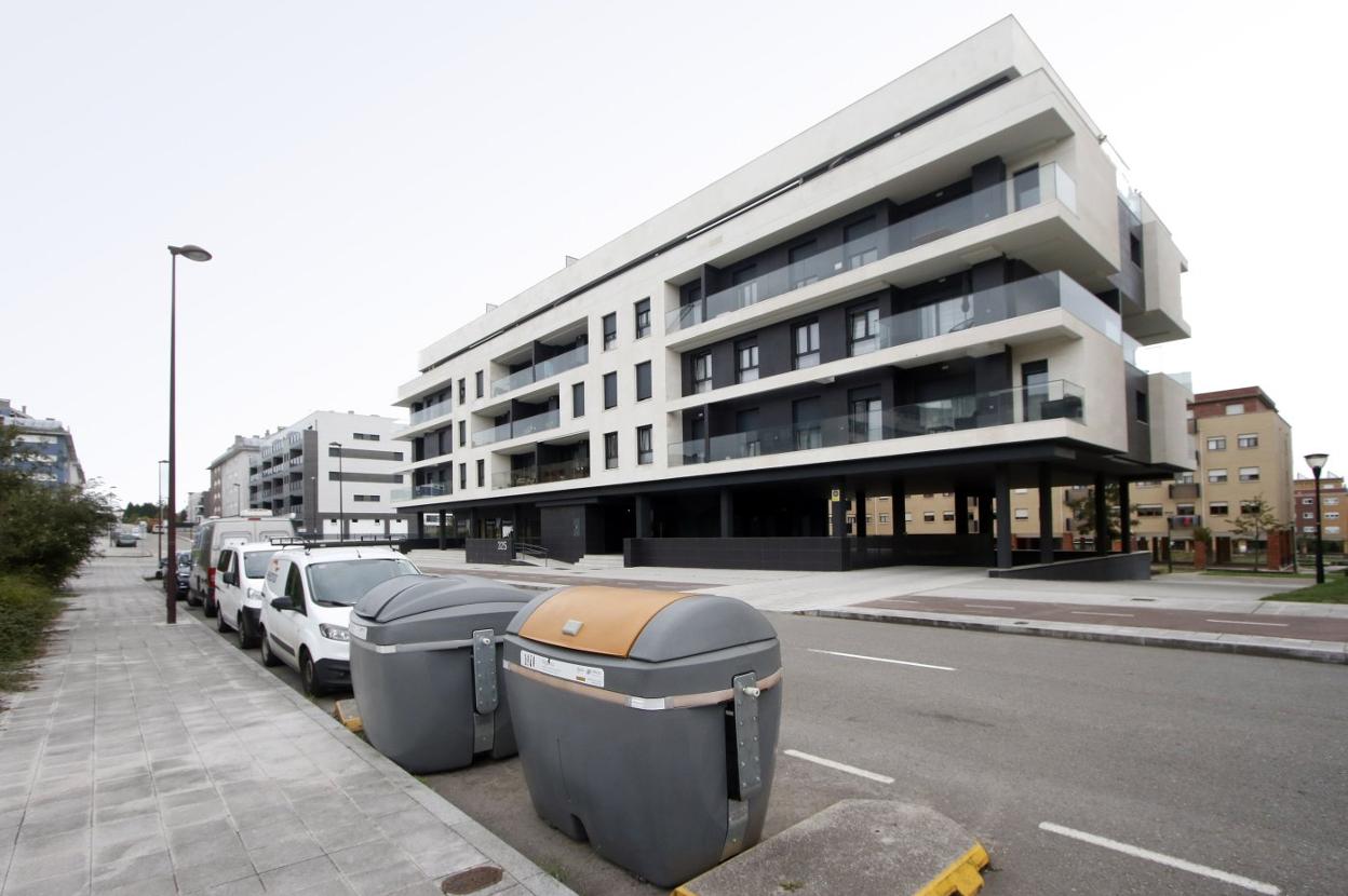 Edificio de Nuevo Roces donde vivía la pareja, padres del bebé. 