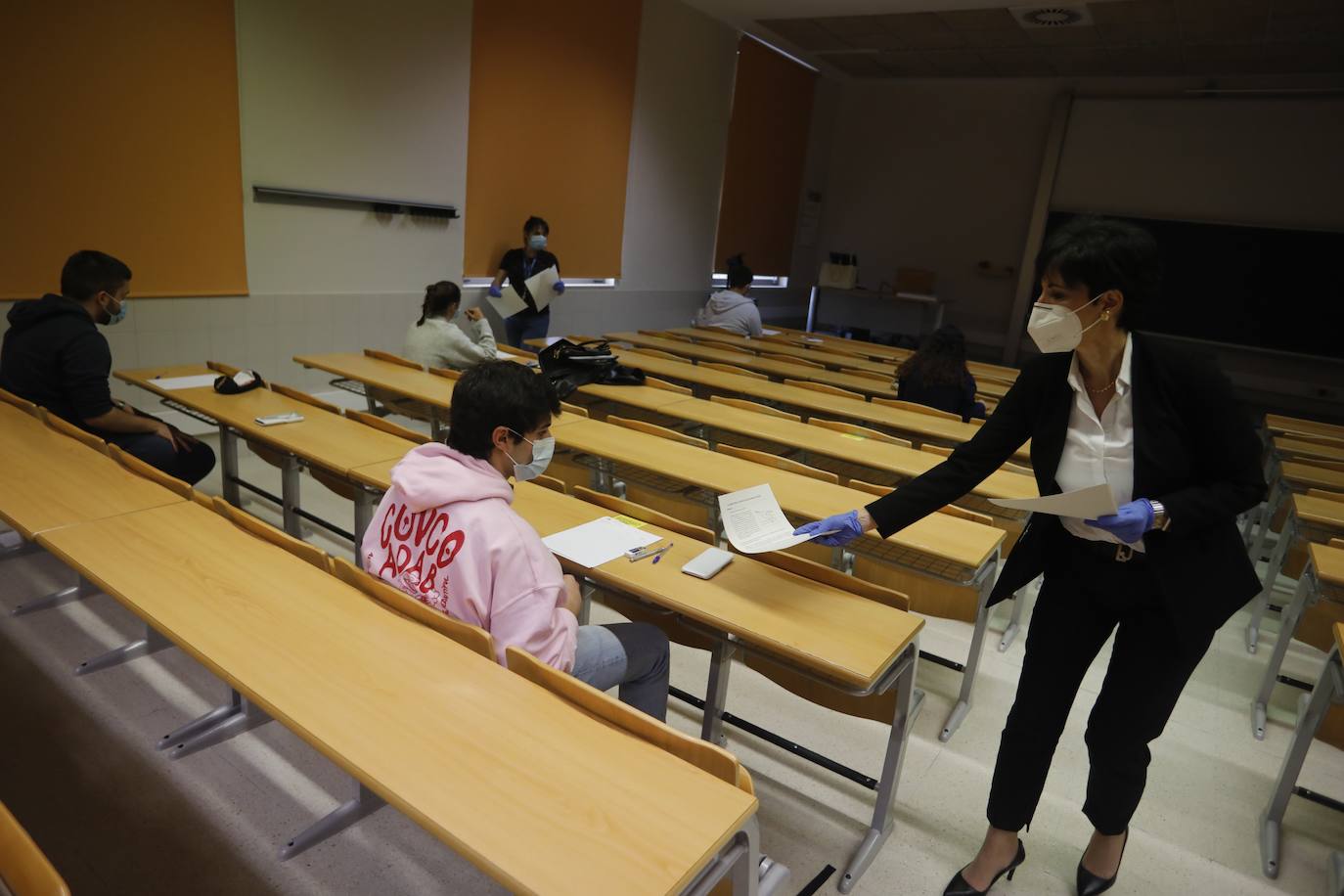 Cerca de 400 estudiantes estaban convocados en la Escuela Politécnica de Mieres, la Facultad de Química y la Escuela de Ingeniería Informática