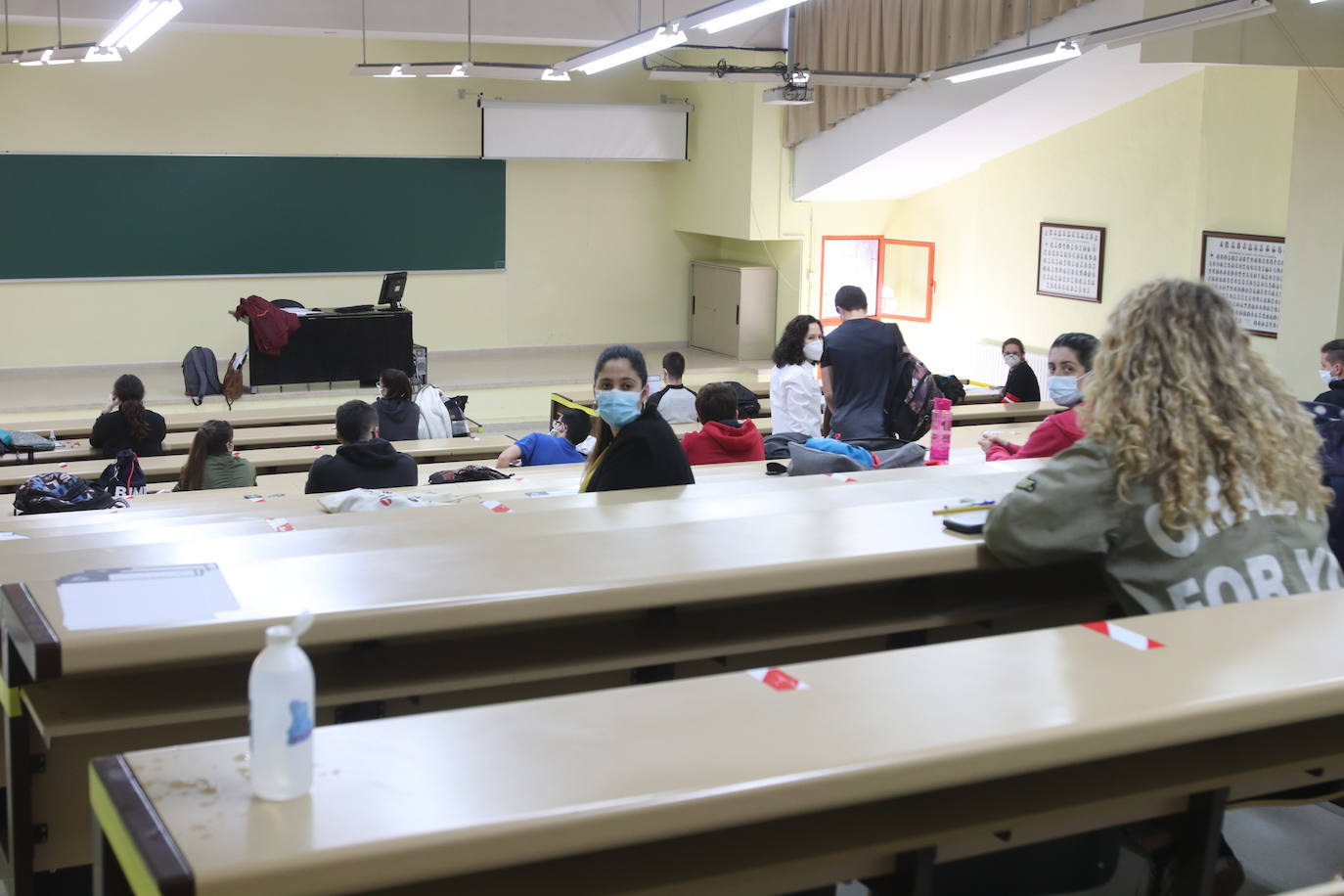 Cerca de 400 estudiantes estaban convocados en la Escuela Politécnica de Mieres, la Facultad de Química y la Escuela de Ingeniería Informática