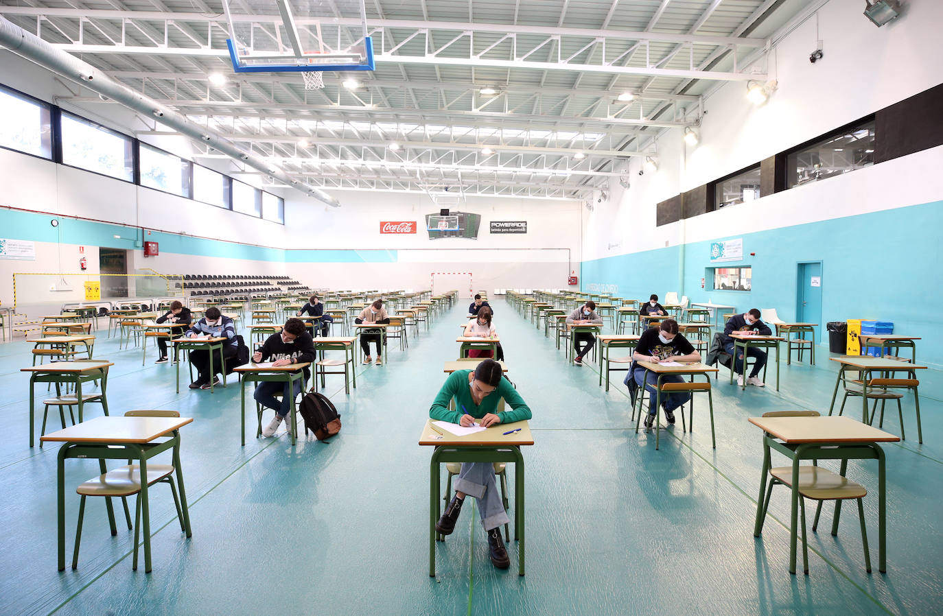 Cerca de 400 estudiantes estaban convocados en la Escuela Politécnica de Mieres, la Facultad de Química y la Escuela de Ingeniería Informática