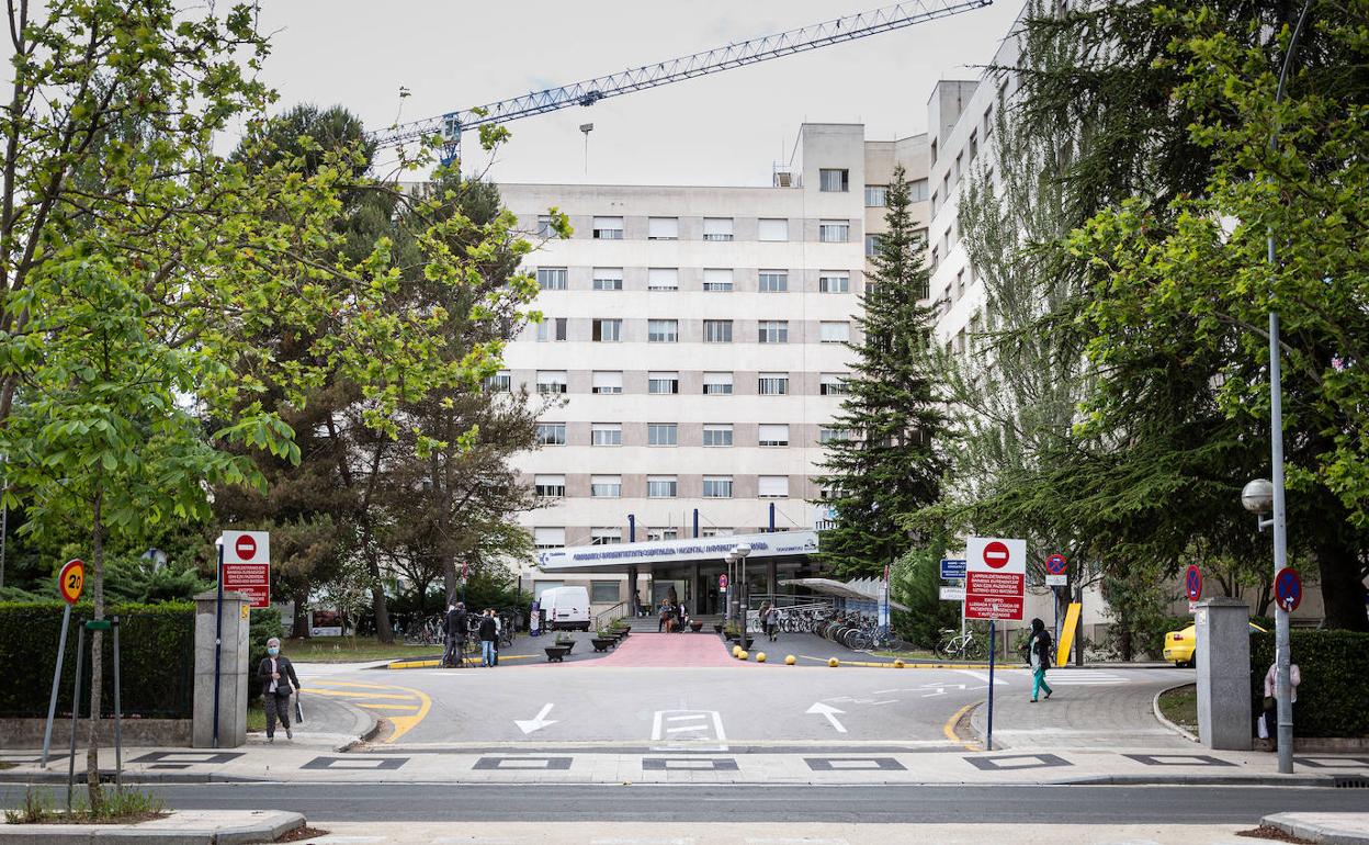 Entrada del Hospital de Txagorritxu (Vitoria). 