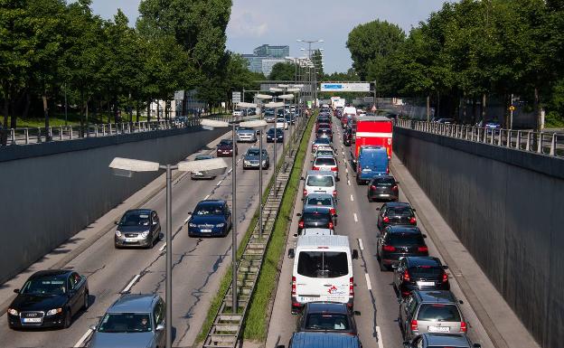 La DGT quiere reducir en tráfico privado para evitar la contaminación en la «nueva normalidad»