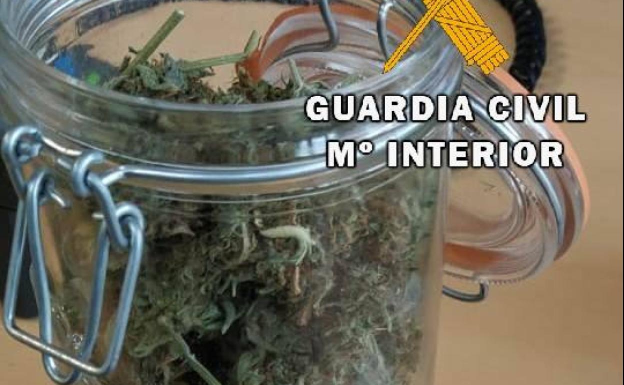 Incautan 49 gramos de marihuana a un conductor que circulaba a 186 km/h